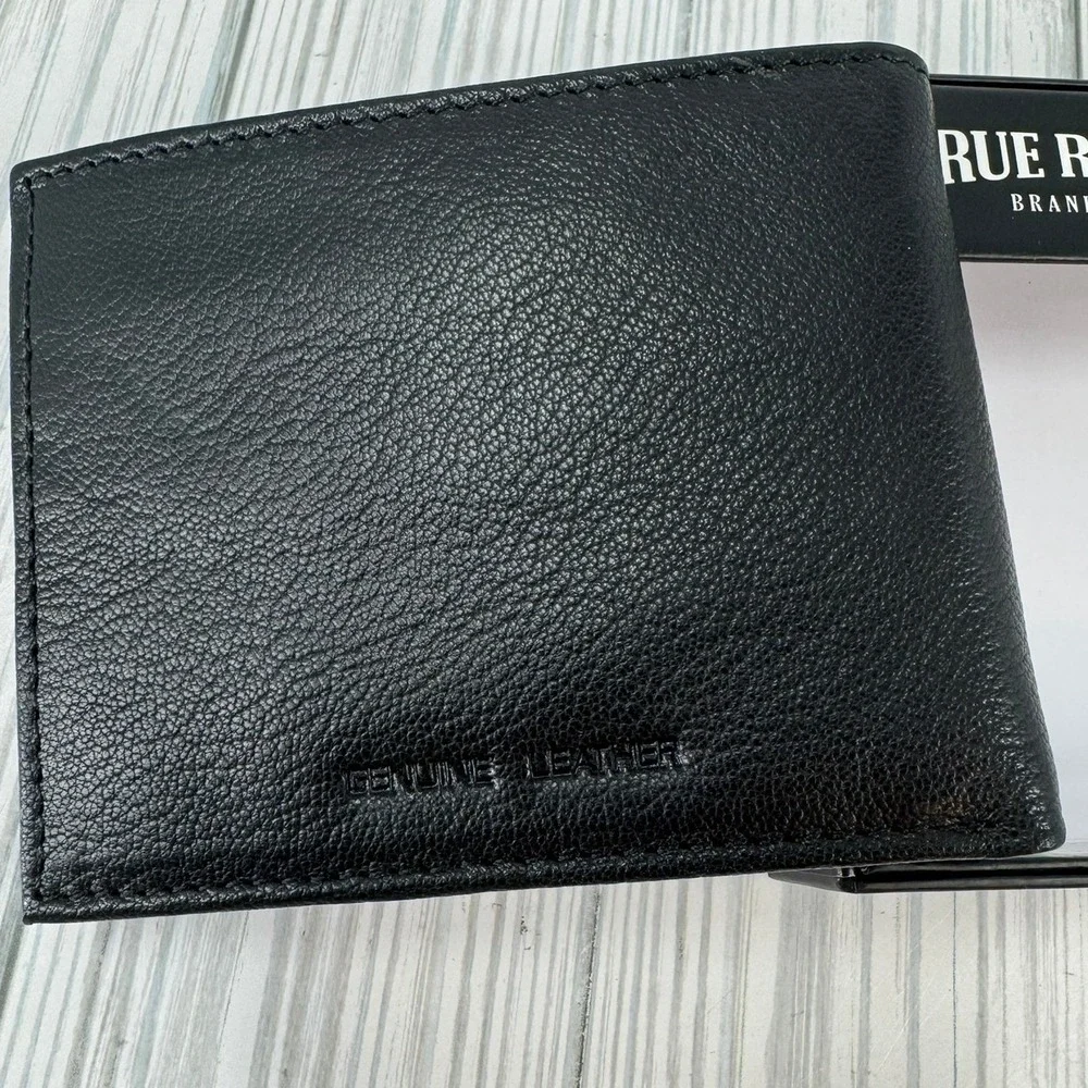 True Religion Mens Black Genuine Leather Sonny Bifold Wallet‎ Metal Logo Plate